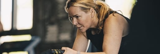 Personal Training 5 woman training with ropes at the gym